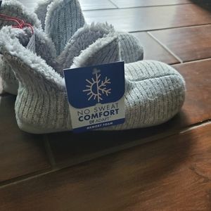 Gray slippers size 7-8 new  no sweat comfort memory foam